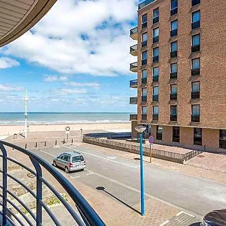 Near Seawall With Sea View 3* Koksijde