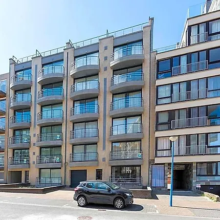 Near Seawall With Sea View Hotel Koksijde