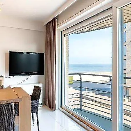 Near Seawall With Sea View Hotel Koksijde
