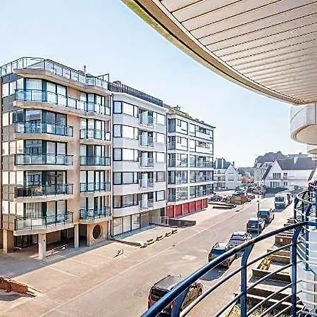 Near Seawall With Sea View Hotel Koksijde